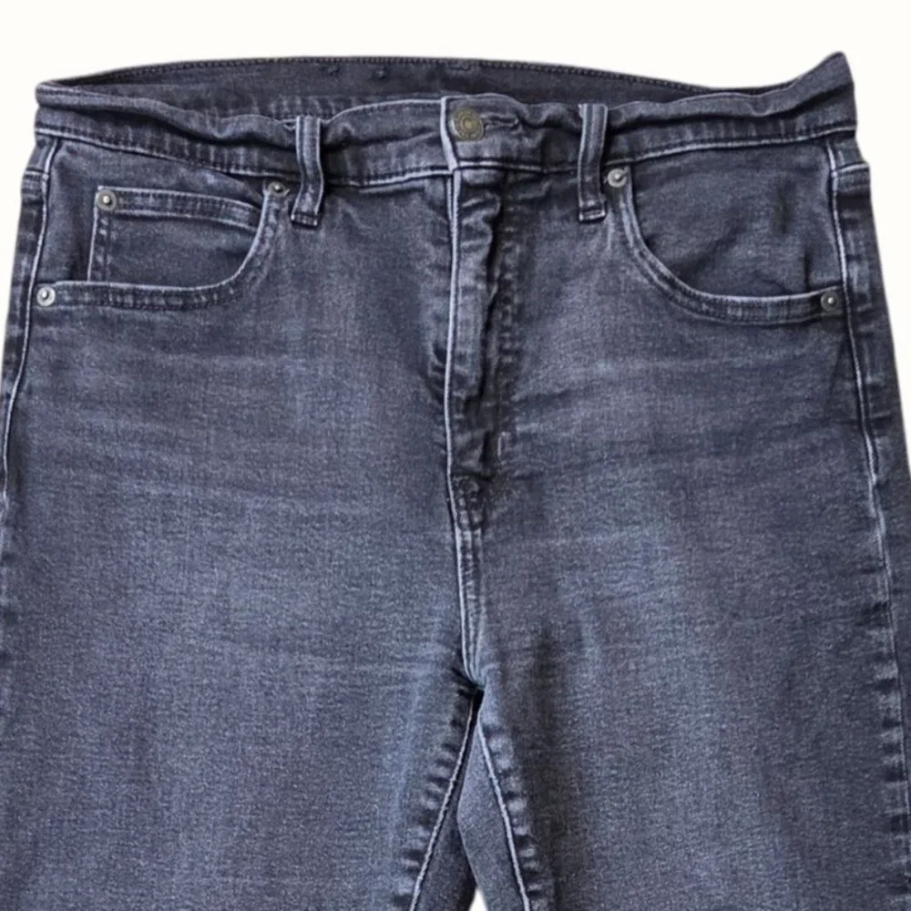 Gap Womens Black Wash 90s Fit Jeans 31/12 Short Frayed Hem - Picture 2 of 7